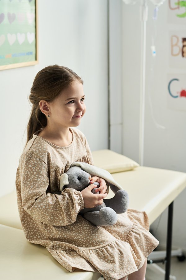 Doudou qui fait peur : la peluche qui surprend et amuse